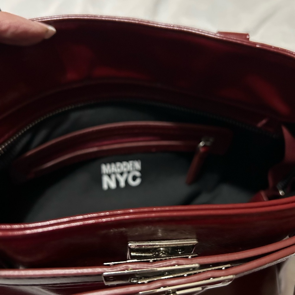 Elegant Burgundy Shoulder Bag - Picture 9 of 10